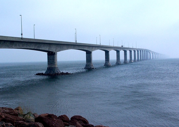 jembatan es sangat panjang di kanada